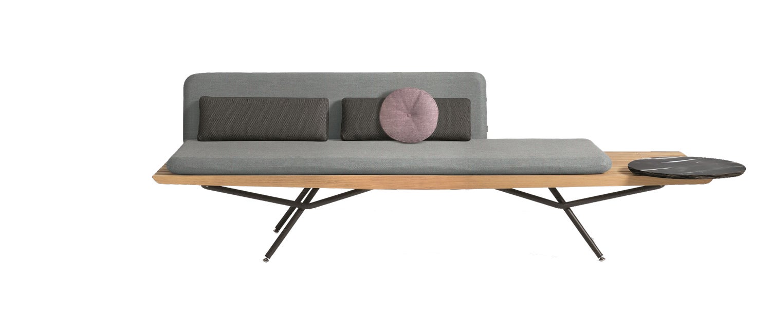 La marca belga Manutti quiere revolucionar los exteriores con su estética vanguardista. Como este sofá San, de Lionel Doyen.