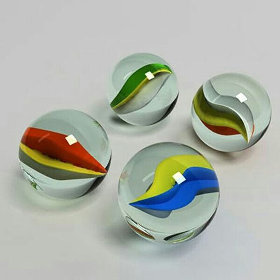 Jugar a las canicas es todo un clásico de nuestra infancia que pasará de generación en generación, prácticamente uno de los juego más antiguos que existen. ¿Quién no se ha echado unas canicas alguna vez en su vida?