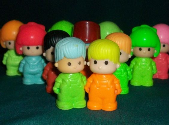 Estos pequeños muñequitos tan adorables se llaman Pinypon, y podías pasarte las horas muertas jugando con ellos, inventando una familia, una historia.