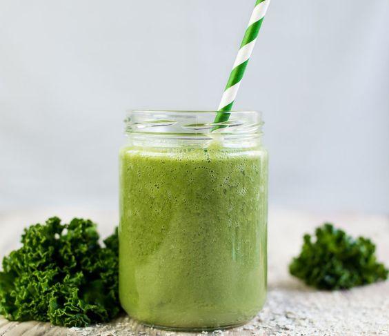 Zumo de avena, plátano y kale.