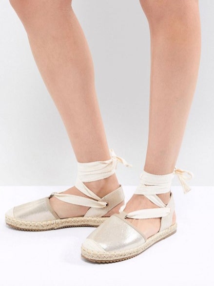 Alpargatas anudadas de Asos: 27,99 euros.