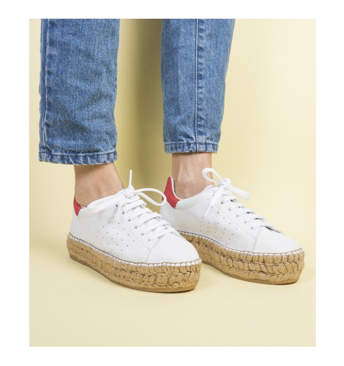 Blucher blanco con suela de yute de Uterqüe: 99 euros.