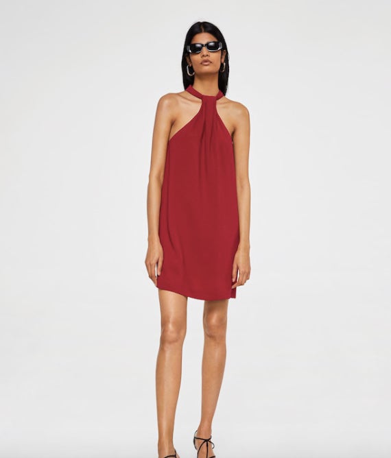 Vestido cuello halterofilia de Mango: 29,99 euros.