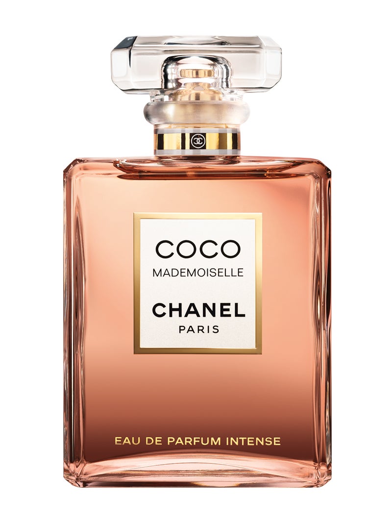 Coco Mademoiselle Eau de Parfum Intense de Chanel (98€) es una fantástica reinterpretación de Olivier Polge, que sube el volumen del pachuli de Indonesia para que abrace con fuerza su corazón de rosa y jazmín.