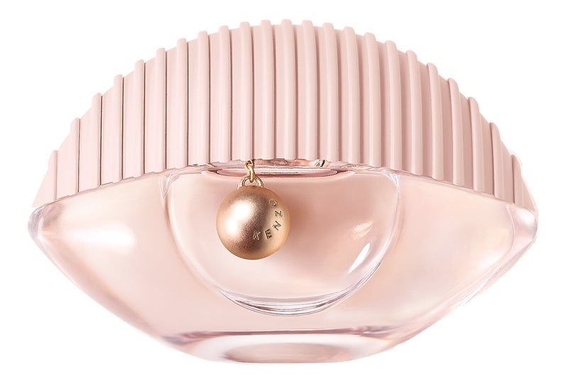 Kenzo World Eau de Toilette de Kenzo (88€) propone un plan audaz para recuperar la libertad y, de paso, el sentido del humor, con la impronta feliz del absoluto de lirio fundido con flor de almendro.