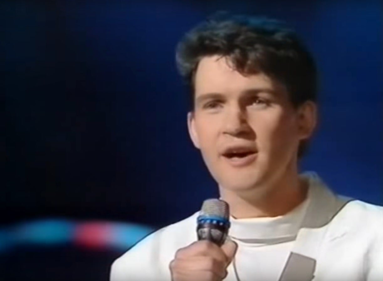 1987: Johnny Logan representó a Irlanda en 1987 y ganó con su tema 'Hold me now'.
