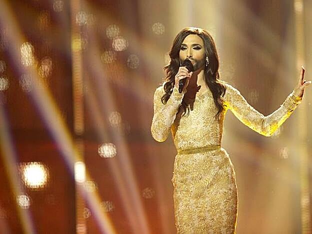 Galería. Conchita Wurst durante la actuación con la que ganó Eurovisión 2014. Pincha en la galería y descubre todos los ganadores de las últimas 30 ediciones.