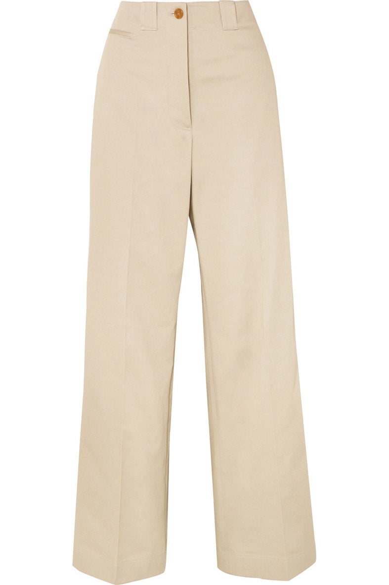 Para esta opción, elige un estilismo sencillo y deja que sea el pañuelo el que se lleve el protagonismo.