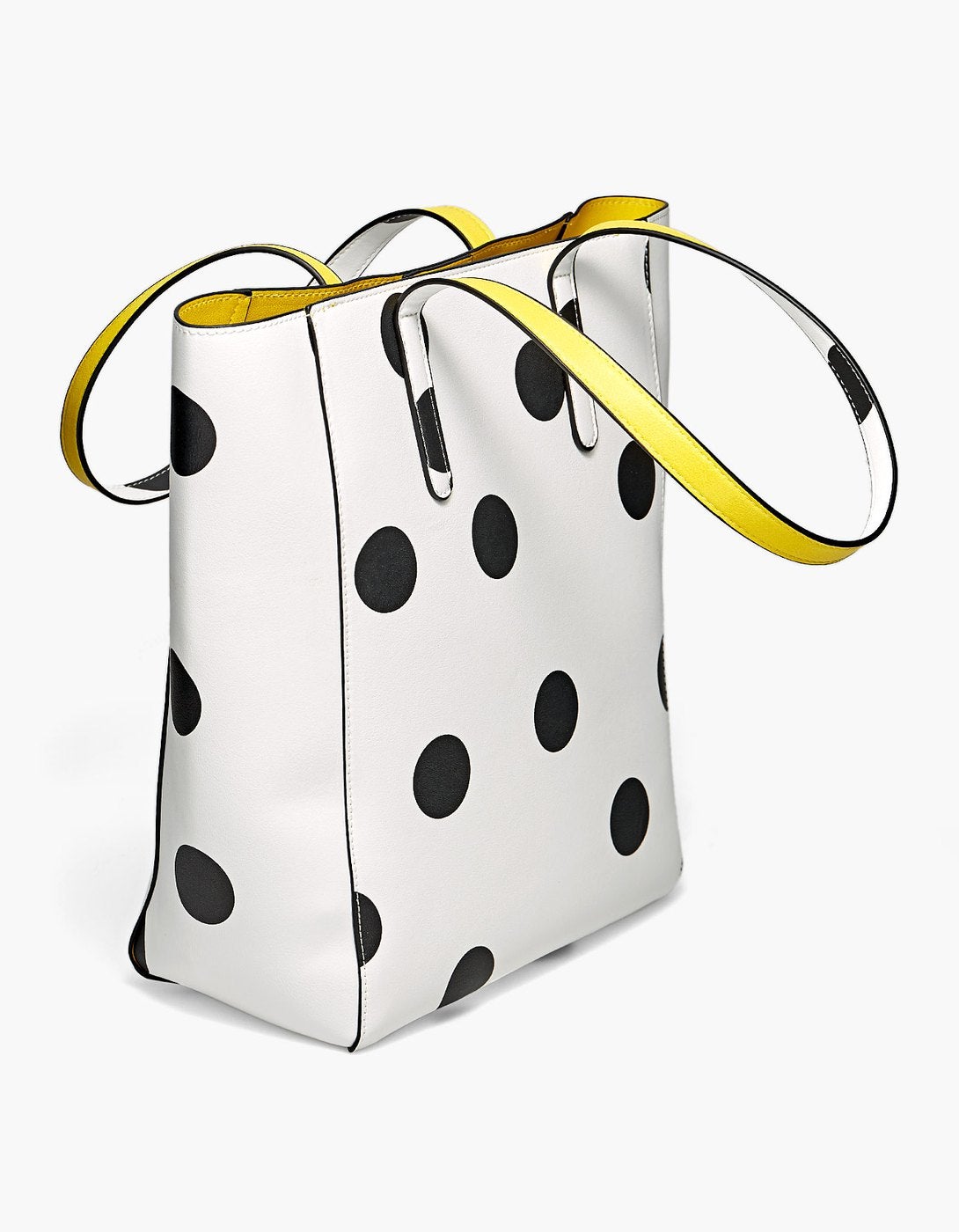 Shopper de lunares de Stradivarius: 19,99 euros.