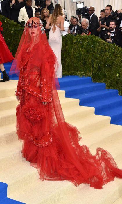 Katy Perry con un diseño de John Galliano para Margiela, en 2017.