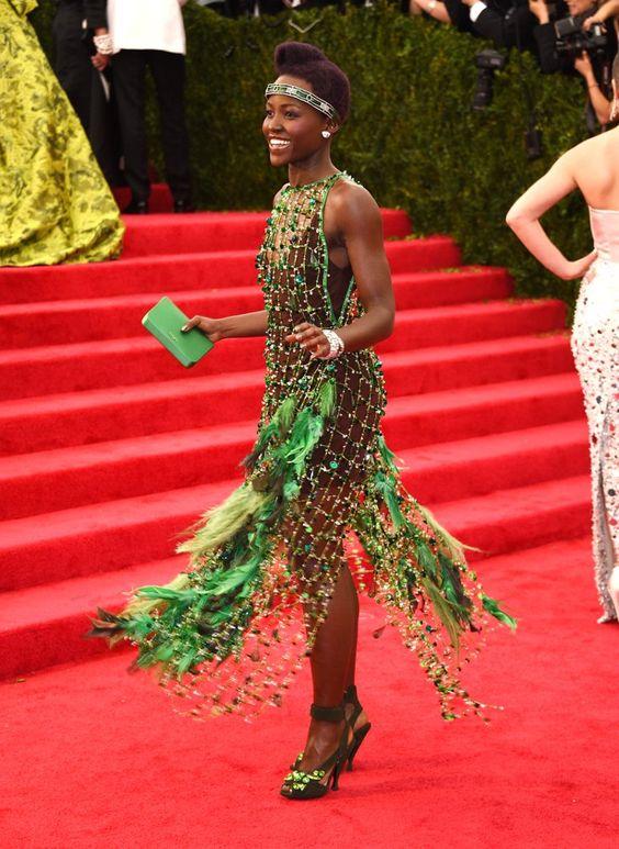 Lupita Nyong'o llevó un Prada y una diadema de Cartier en 2014.