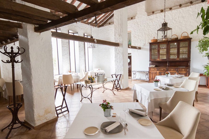 Casa Elena , el único restaurante con certificado Slow Food del centro de la península, con productos ecológicos y propuestas de alta cocina tradicional.