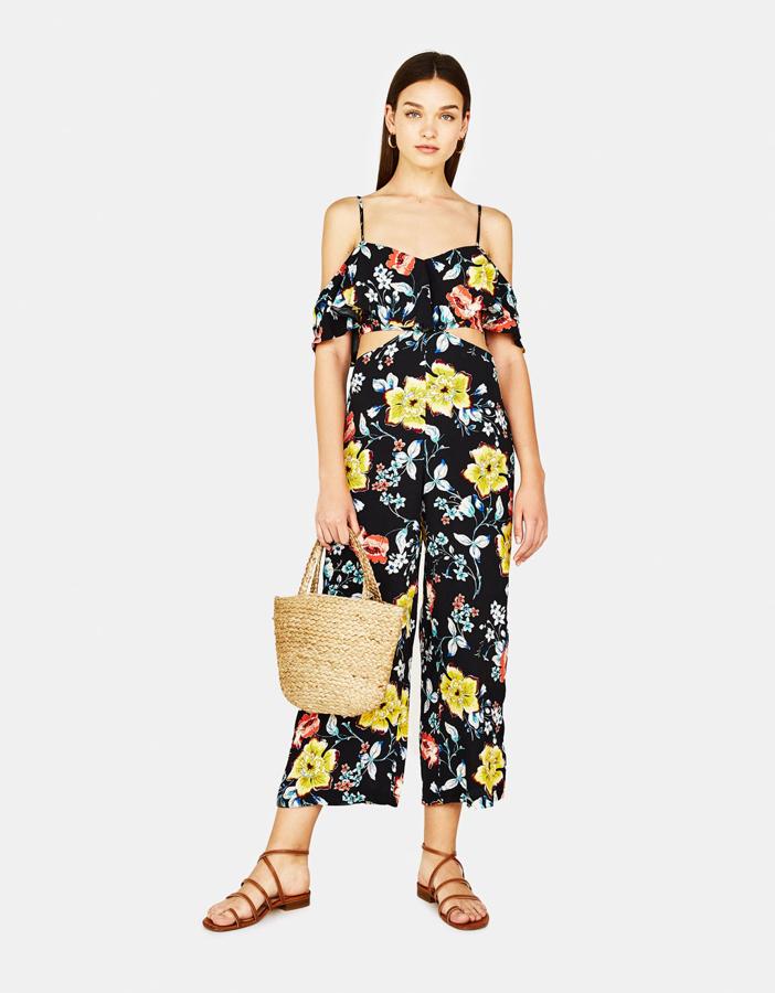 Mono largo con estampado de flores de Bershka: 29,99 euros.