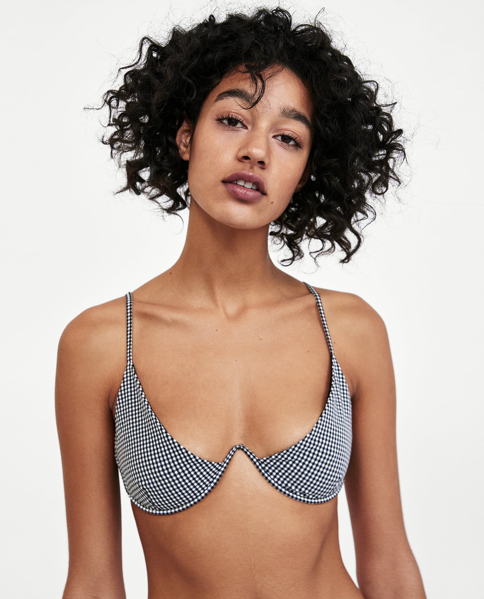 Top de bikini Vichy de Zara: 17,95 euros.