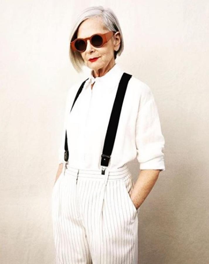 Lyn Slater se convirtió en bloguera e instagramer bajo el nombre de 'Accidental icon' y a día de hoy ha pasado a ser una auténtica inspiración para miles de personas, en concreto 491 mil seguidores que ven en ella una manera diferente de entender la moda.