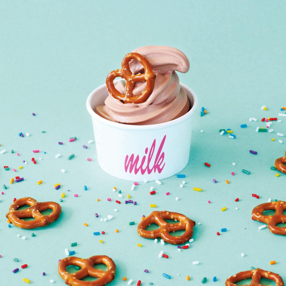 Si lo tuyo son los maratones televisivos, tienes plan: la nueva serie Chef’s Table: Pastry, de Netflix, hará las delicias de tus fines de semana. En esta versión respostera de la exitosa Chef's Table, la ruta empieza con Christina Tosi, creadora del imperio Milk –de ella nació la idea de convertir la leche sobrante de los cereales en un helado–; seguida por Corrado Assenza, creador del gelato favorito de Sicilia; el catalán Jordi Roca y las entrañas de El Celler de Can Roca; y Will Godfarb, el primero en idear un menú totalmente dulce, en el desaparecido Room for Dessert.