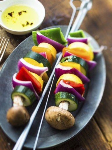 Brocheta de verdura: Las banderillas de verdura son un acierto seguro. Puedes comerlas crudas, o a la plancha y estarán deliciosas, frescas y ¡son comida sana!