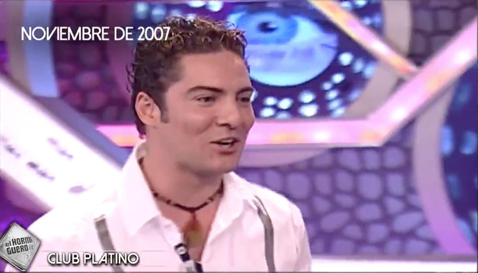 Con motivo del lanzamiento de su disco 'Premonción', David Bisbal se cortó los rizos, un acto que fue motivo de disgusto para sus fans.