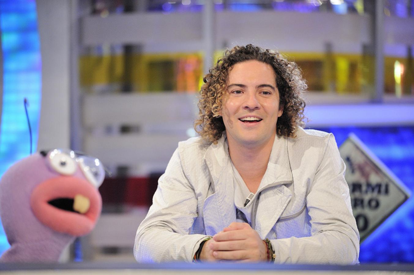 David Bisbal dejó crecer sus rizos y volvió a la imagen de sus orígenes en 2010.