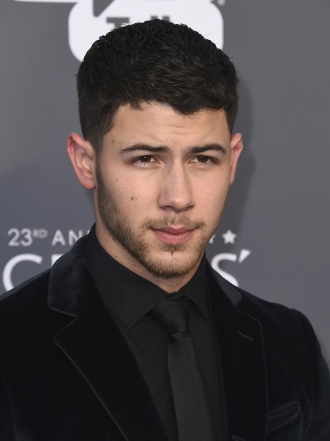 Le diagnosticaron  diabetes tipo 1  cuando solo tenía 13 años. Al cantante le costó asumir el diagnóstico, que ha admitido haberse preguntado “¿Por qué a mí?”. Tras la sorpresa inicial, buscó ayuda médica y comenzó a administrarse él mismo su insulina. Ahora, todos los días revisa sus niveles de glucosa, de 9 a 10 veces. Asumida su enfermedad, ha usado su imagen para dar voz a este trastorno metabólico. De hecho, en algún concierto ha llegado a decir “levante la mano quién padezca Diabetes”.