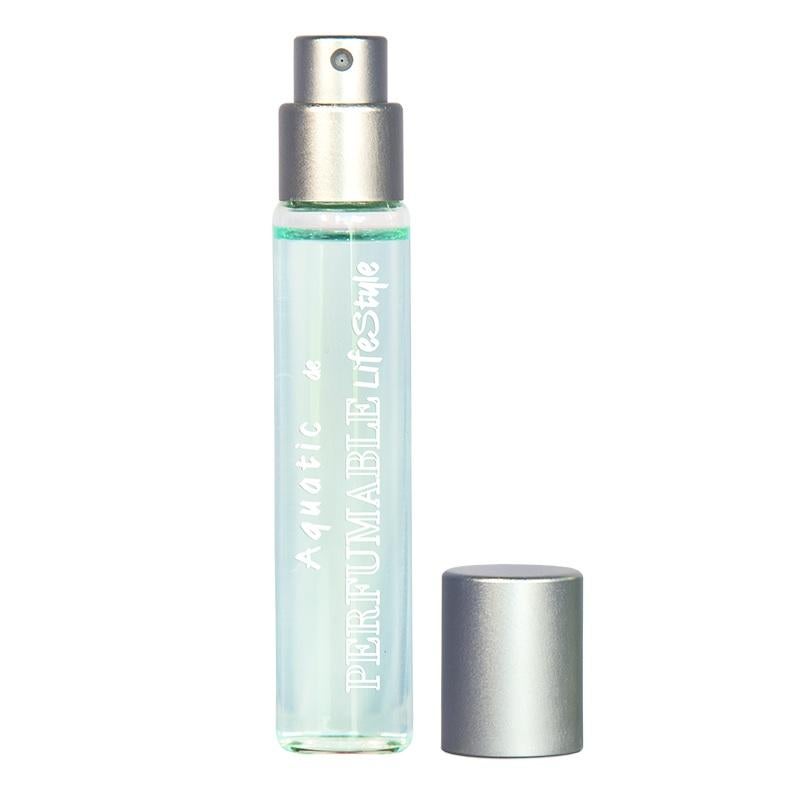 Inspirado en la esencia de las flores del nenúfar, naranjo, jazmín y loto (11,95 €).