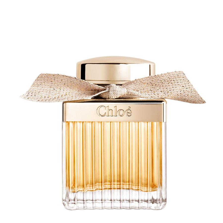 Edición limitada para celebrar los 10 años de Chloé, la fragancia que ha logrado hacer la versión más moderna de una de las flores más tradicionales: la rosa.  Chloé Absolu de Parfum  (113,30€, EDP vapo 75 ml).