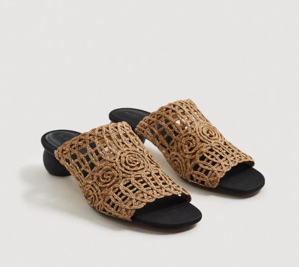Mule con diseño trenzado de Mango: 59,99 euros.