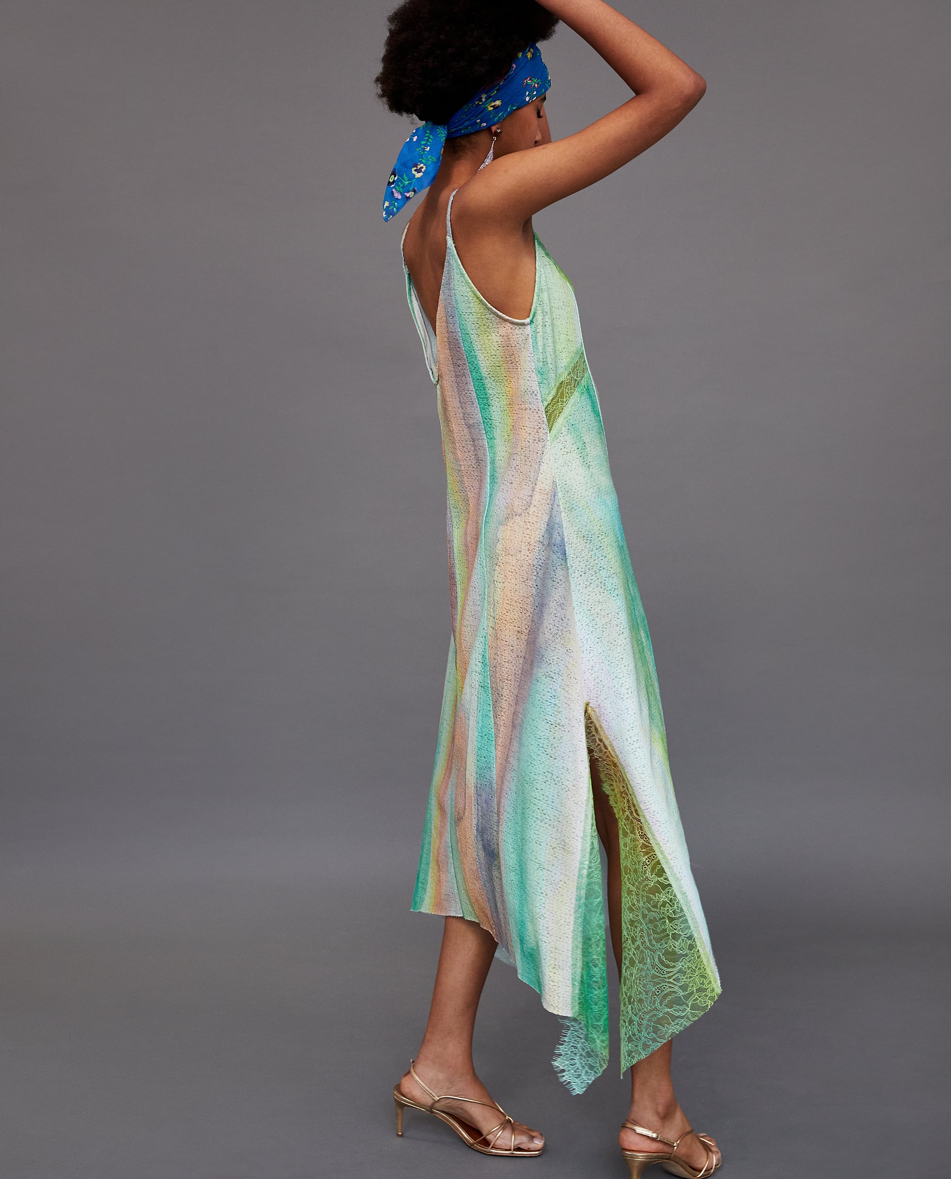 Vestido midi de Zara: 25,95 euros.