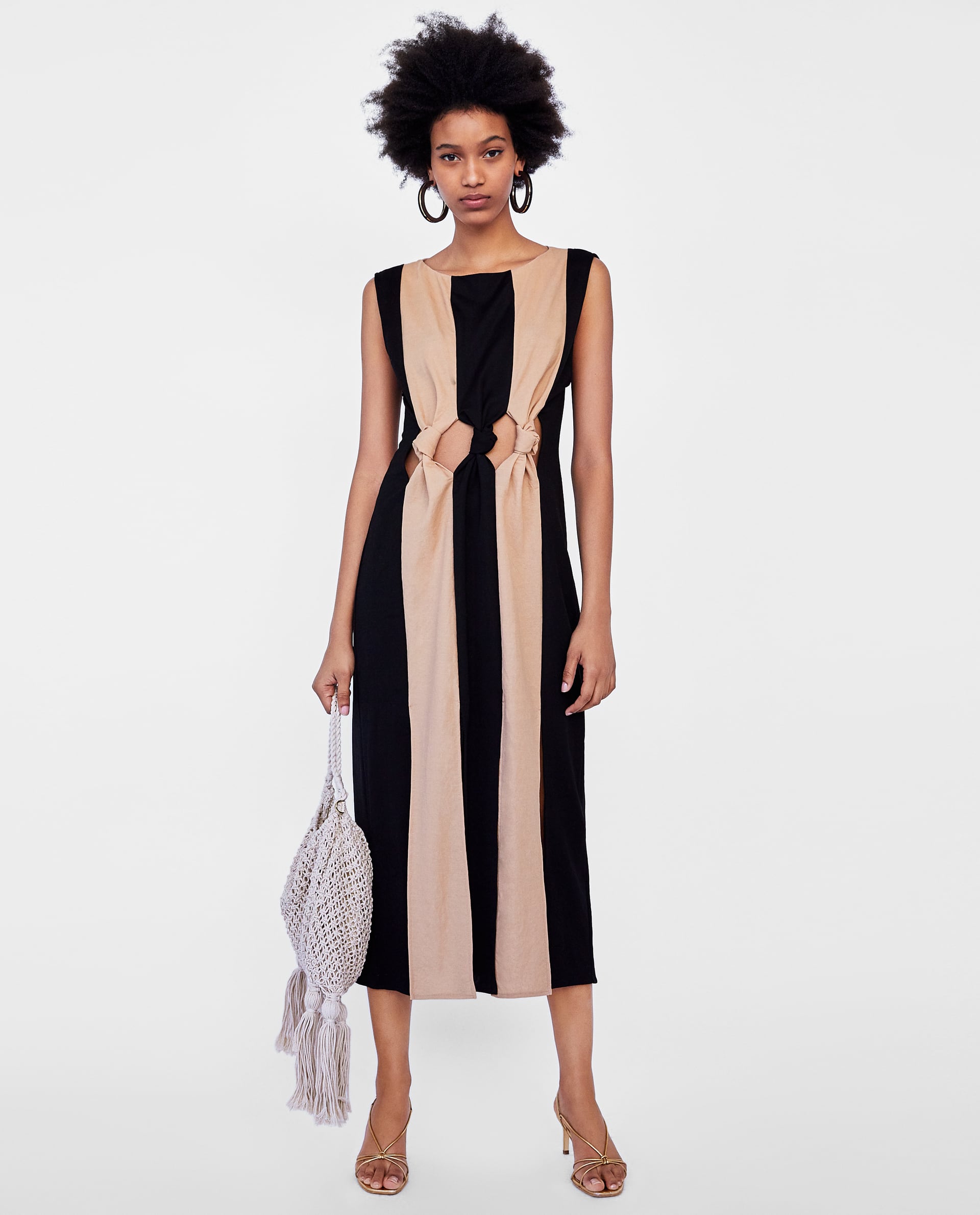 Vestido bicolor con detalle de nudos de Zara: 25,95 euros.