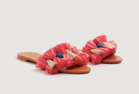 Sandalias planas con borlas de Mango: 29,99 euros.