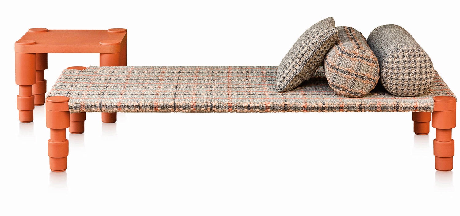 Esta cama india es la novedad de Gan-Rugs presentada en Milán. Existen en diferentes acabados y colores.