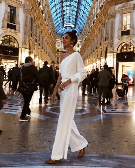 La influencer Mery Turiel con pantalones palazzo y jersey, otra de las opciones que nos encantan.