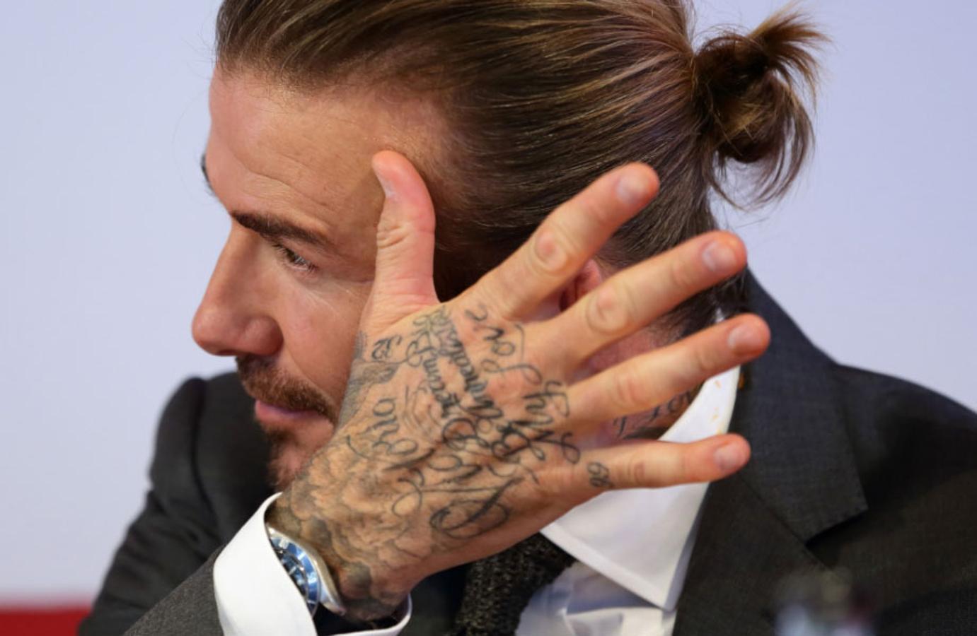 El futbolista quiso rendir homenaje a su mujer pero se le coló una h en el tatuaje. El resultado fue Vihctoria.