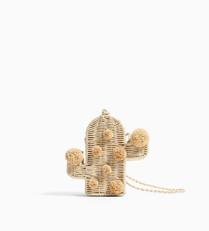 Ni las más serias se van a poder resistir a este bolso con pompones