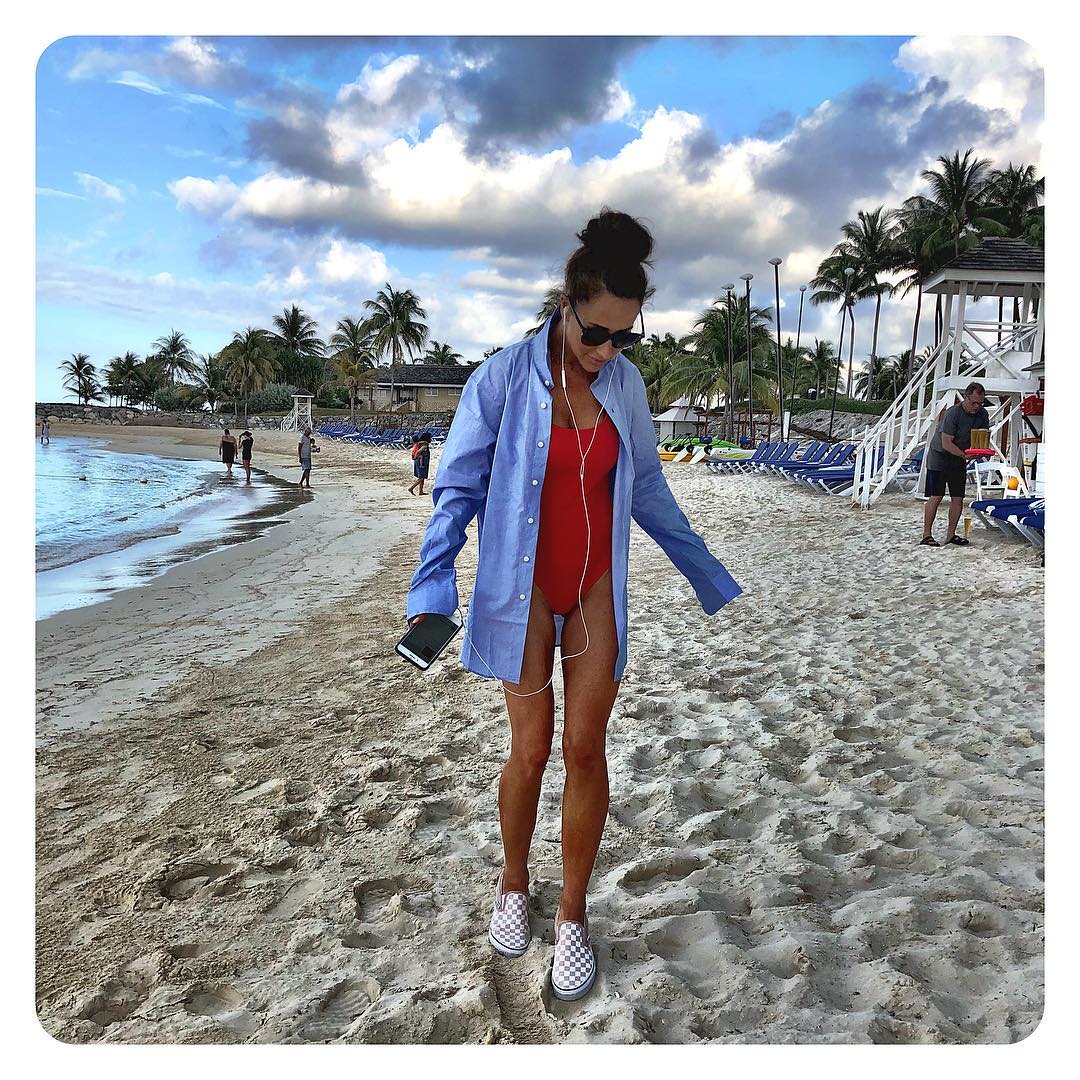 Su éxito lencero la colocó como consultora para la famosísima cadena de tiendas de moda nupcial estadounidense Kleinfeld, un puesto que quedó rápidamente atrás para situarse como una de las responsables de su apertura en Canadá. Además, en 2008 se casó com Ben Mulroney, presentador de televisión y el hijo mayor del ex Primer Ministro canadiense Brian Mulroney, boda que la posicionó como consultora de la élite política canadiense, empezando por la mujer de Justin Trudeau, Sophie.