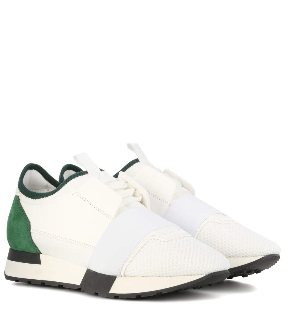 Balenciaga. Race Runner. Son como un bólido de carreras, pero el detalle verde las eleva a la categoría de pasarela. Precio: 495€