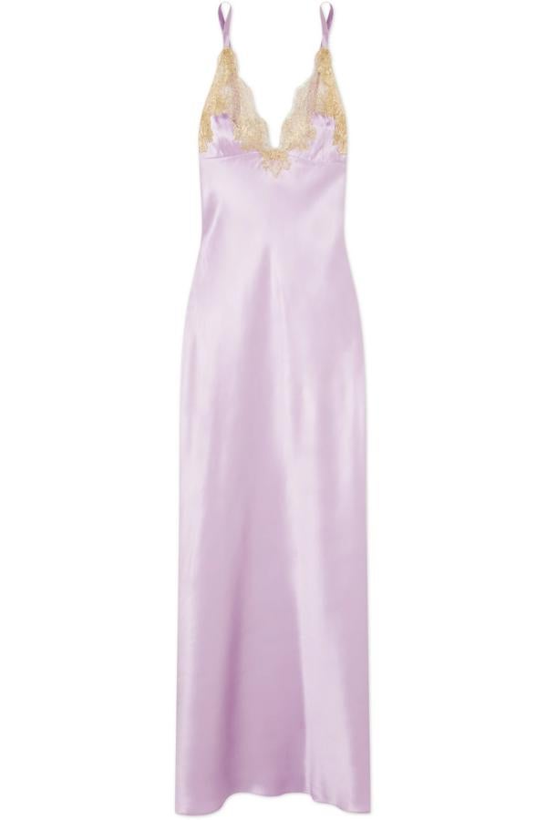 Lo tradicional no está reñido con lo sexy. Este camisón largo de raso, con detalles de encaje, es digno de una princesa como Meghan Markle