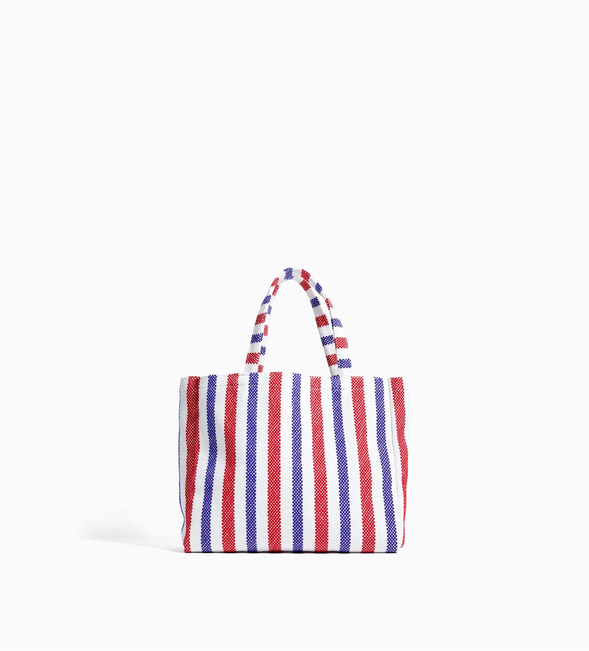 Bandolera redonda de rafia de Stradivarius: 29,99 euros.