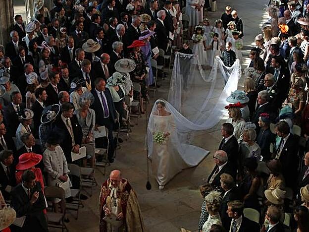 Galería. Meghan Markle ha caminado sola hasta el altar en una parte de su recorrido.