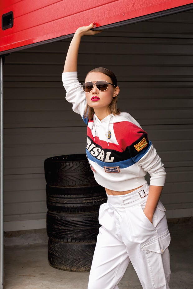 Sudadera y pantalones de Polo Ralph Lauren. Gafas de sol, de Altuzarra.