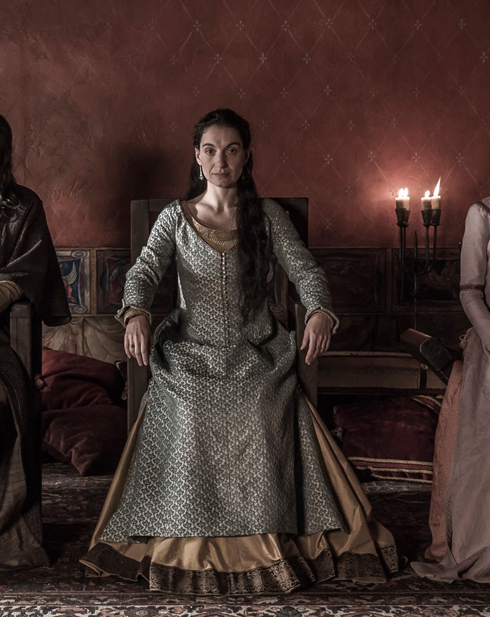 Hija de un noble arruinado, se casa con Grau sólo para poder vivir con lujo y mantener su posición social. Se trata de una persona que detesta a los pobres y no duda en humillarlos siempre que puede. Marcará la infancia de Arnau quien sufrirá su despotismo y maldad, quien jurará vengarse de ella.