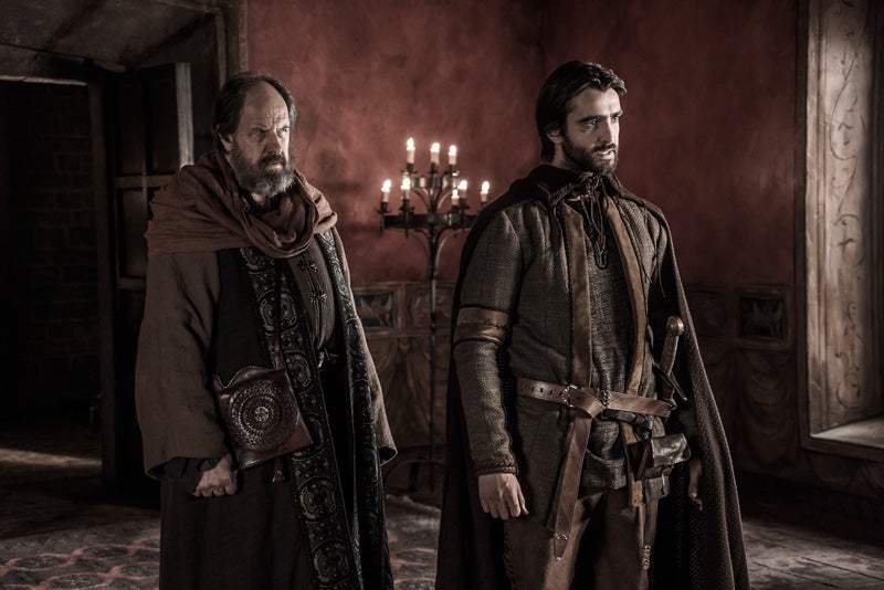 Esclavo moro lleva los negocios de cambio de moneda de su amo, el judío Hasdai. Hombre fiel, noble y sabio, introduce a Arnau en los secretos del negocio y le ayuda a convertirse en un hombre muy rico. Para evitarle problemas a su nuevo amo, Arnau, se bautiza y adopta el nombre de Guillem, aunque sigue manteniendo su fe y sus costumbres. Se convierte en el mejor amigo y defensor de Arnau, quien le otorga la libertad. Siente pasión por Mar a la que ha criado desde pequeña y a la que considera una hija.