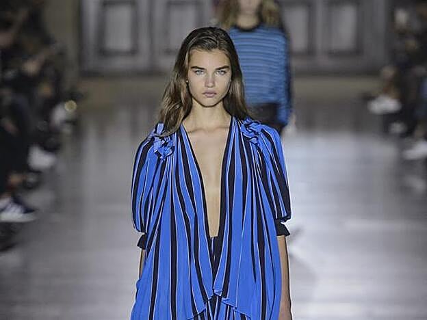 Una de las propuestas del primer desfile de Waight Keller al frente de Givenchy