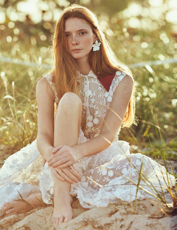 Vestido de Miu Miu y pendientes de Zara.