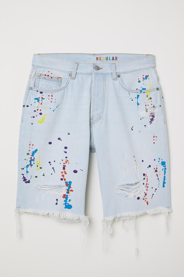 La moda no está reñida ni con el amor ni con la igualdad. Si se llevan las bermudas, ¿por qué no unas en versión denim?