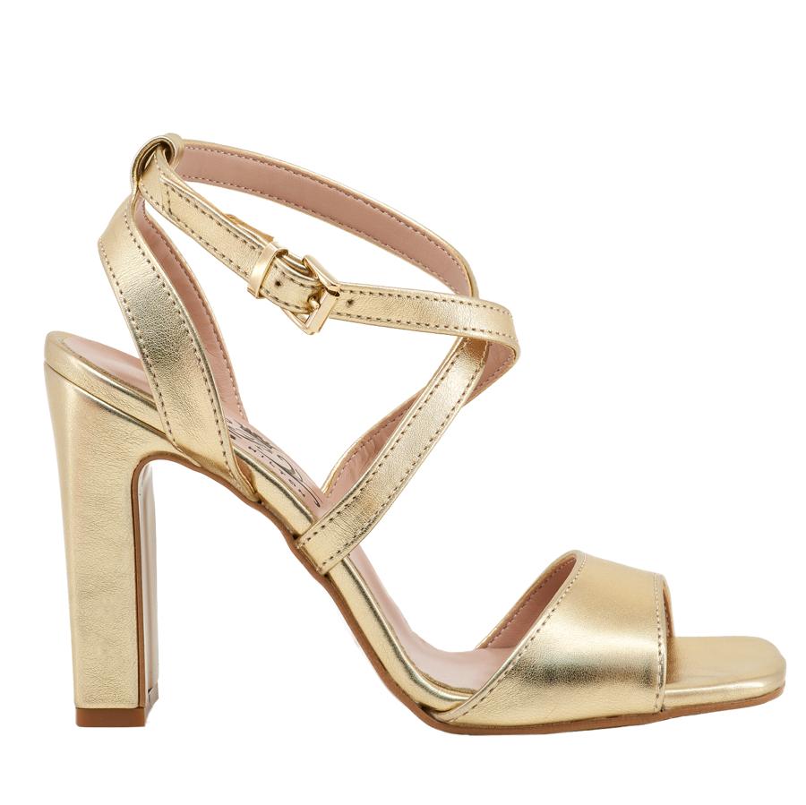 Estas sandalias son de la colección Oh My!