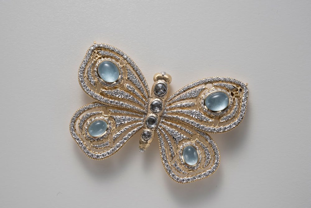 Joyas históricas. 'Hay muchas piezas Buccellati en las casas reales europeas y en los joyeros de actrices y celebridades. Tenemos una colección de joyas históricas entre las que hay un broche con forma de mariposa de aguamarinas y brillantes, y un bolso de mano en oro amarillo y plata, elaborado con 104 diamantes'.
