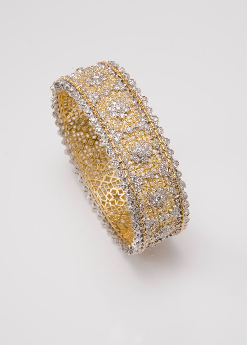 Estilo inconfundible. 'Los tiempos y las costumbres cambian. Y también la manera de llevar las joyas. Ahora cada mujer las adapta a su personalidad. Pero el estilo Buccellati, con su clasicismo renacentista y la armonía y proporción de sus formas, permanece', asegura Buccellati.