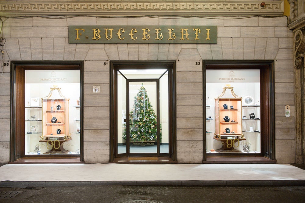 Un siglo de tradición. 'Mi abuelo, Mario, abrió su primera tienda en Milán en 1919. Se le ocurrió inspirarse en el estilo renacentista'. El escritor Gabriele D’Annunzio, un enamorado de sus piezas, lo llamó 'príncipe de los orfebres'.