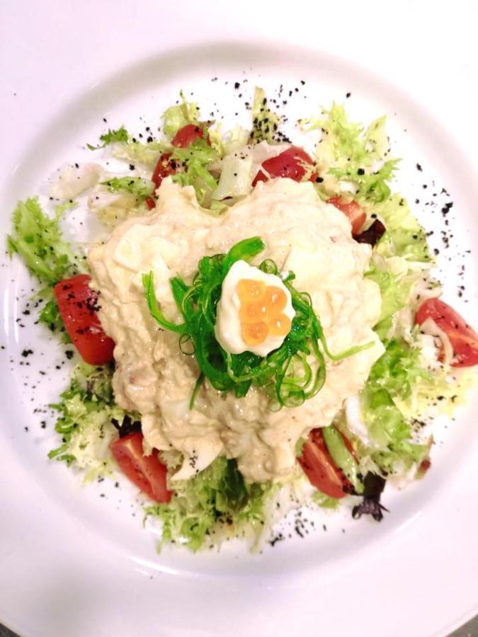 La ensaladilla de txangurro del Bar La Espiga (Calle San Marcial, 48, Donosti) es una auténtica delicia.